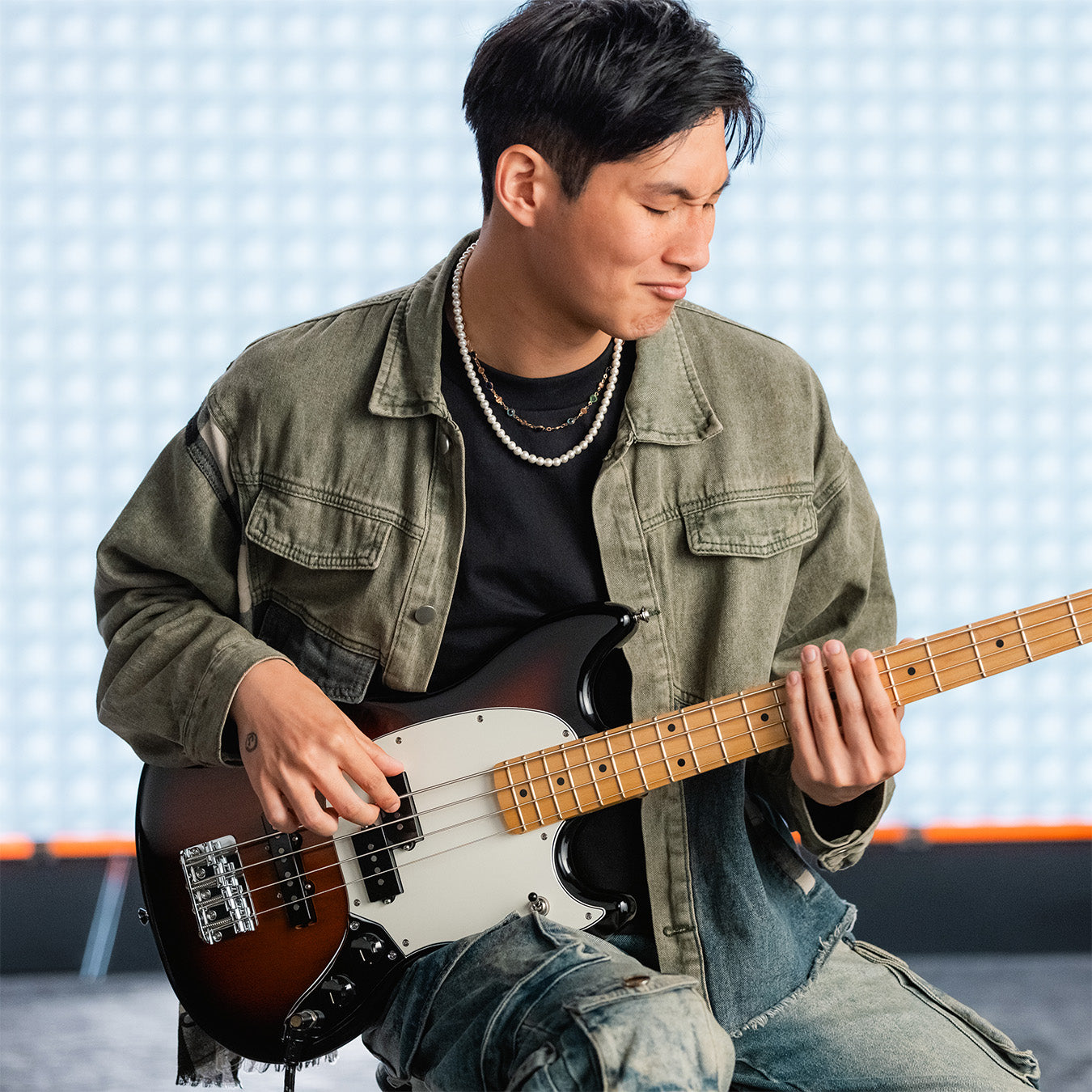 Fender Player II Series Fender Player II Mustang Bass PJ MN 3-Color Sunburst_0140492500.jpg__PID:3bcad32a-046a-4c16-9e97-f3ec6f4c183e